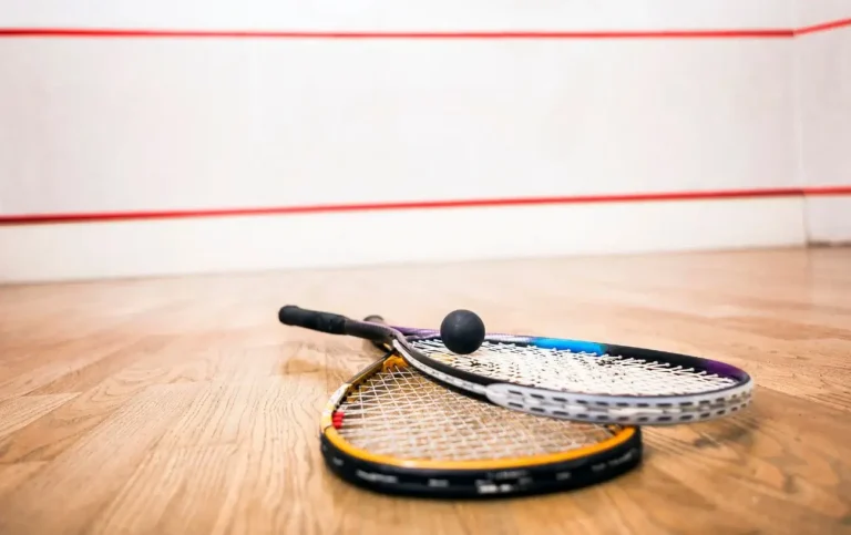 racquetball court vs squash court